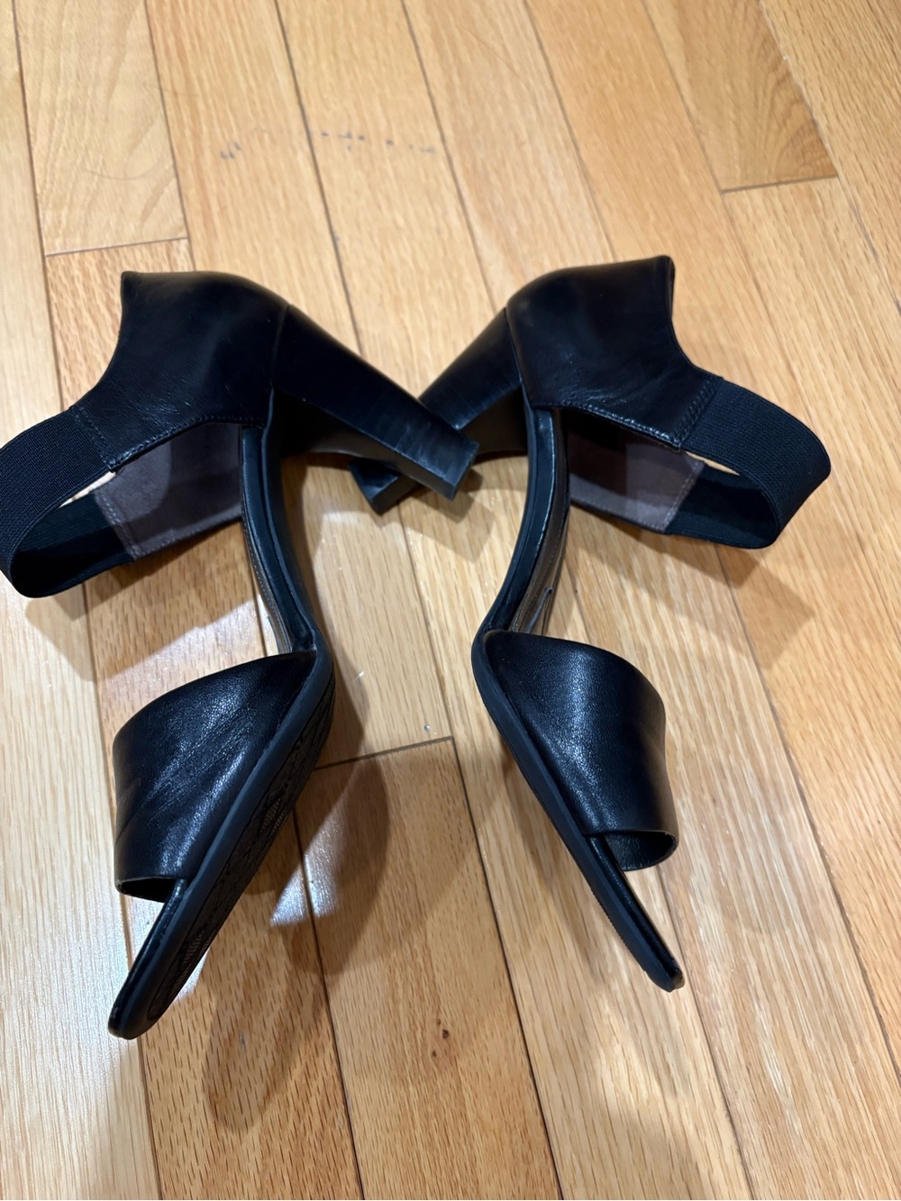 Naturalizer Black Open-Toe Elastic Strap Block Heels, size 7 - Picture 3 of 12